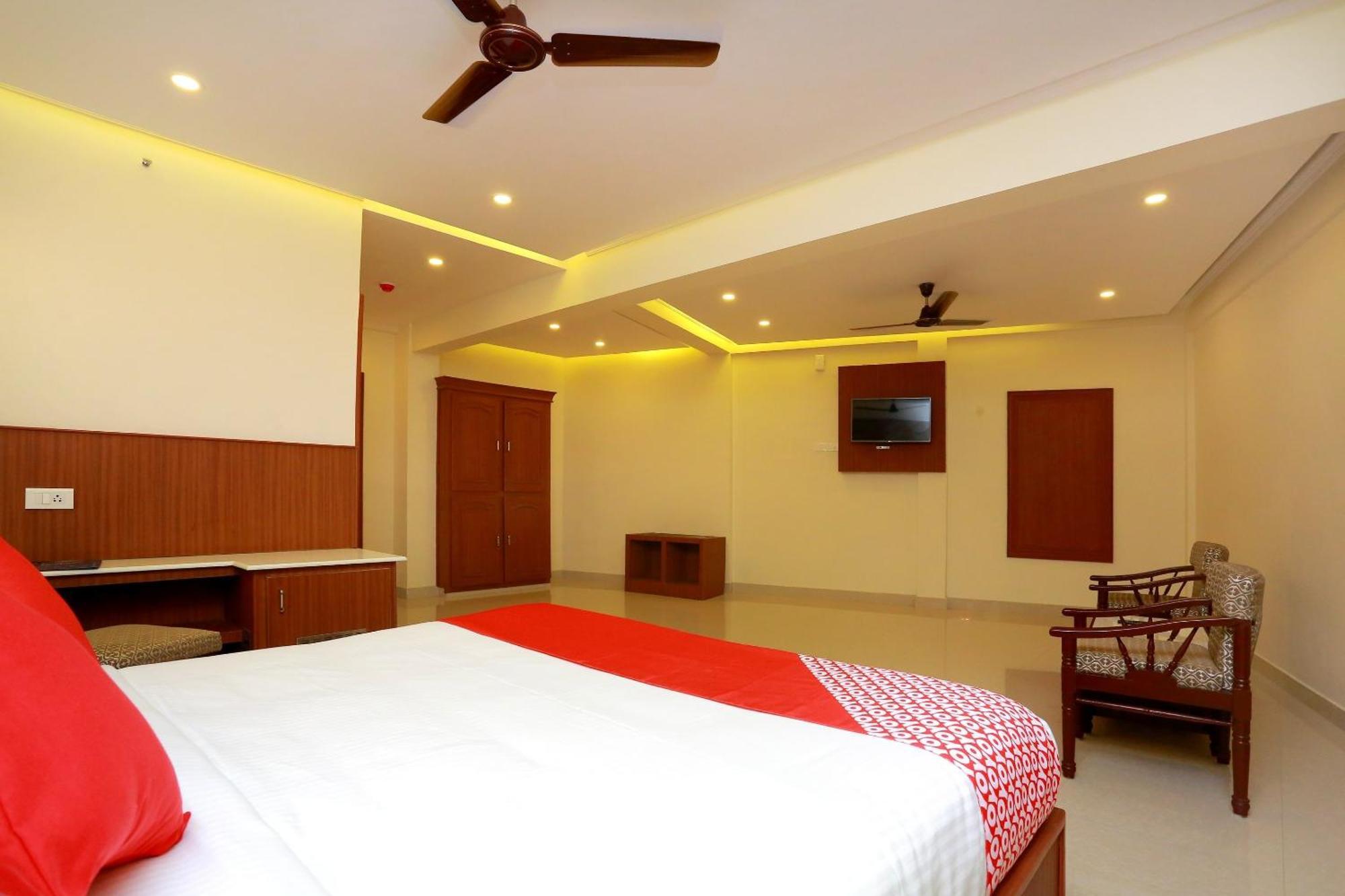 Capital O 14702 Kovilakam Residency Thrissur Exterior foto